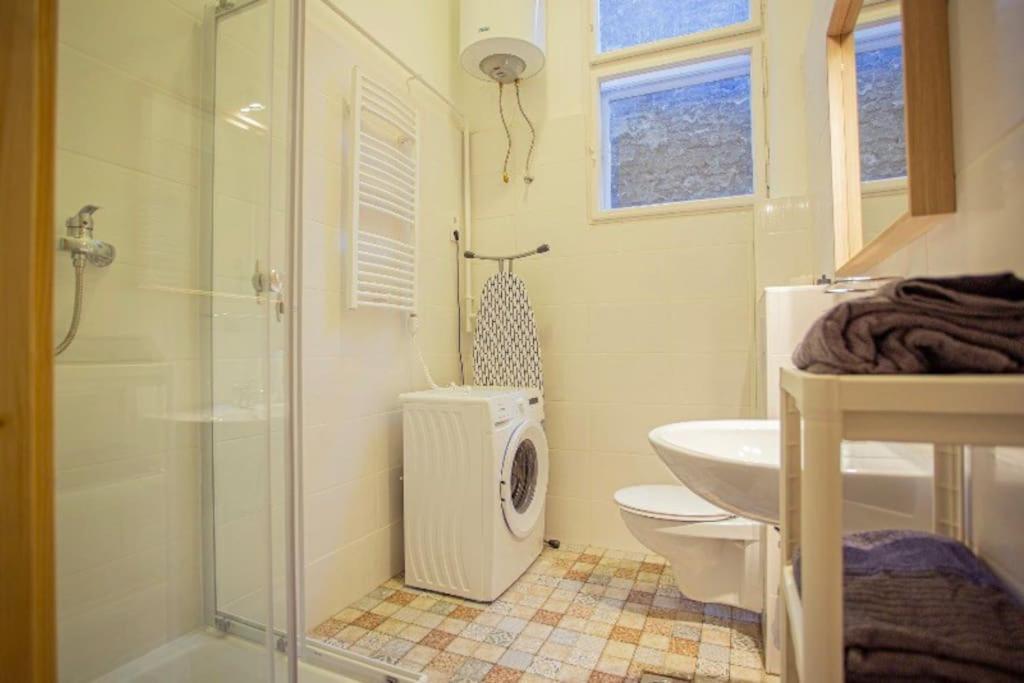 Cosy 2 Bedroom Flat In Akacfa St., Sol Budapešť Exteriér fotografie