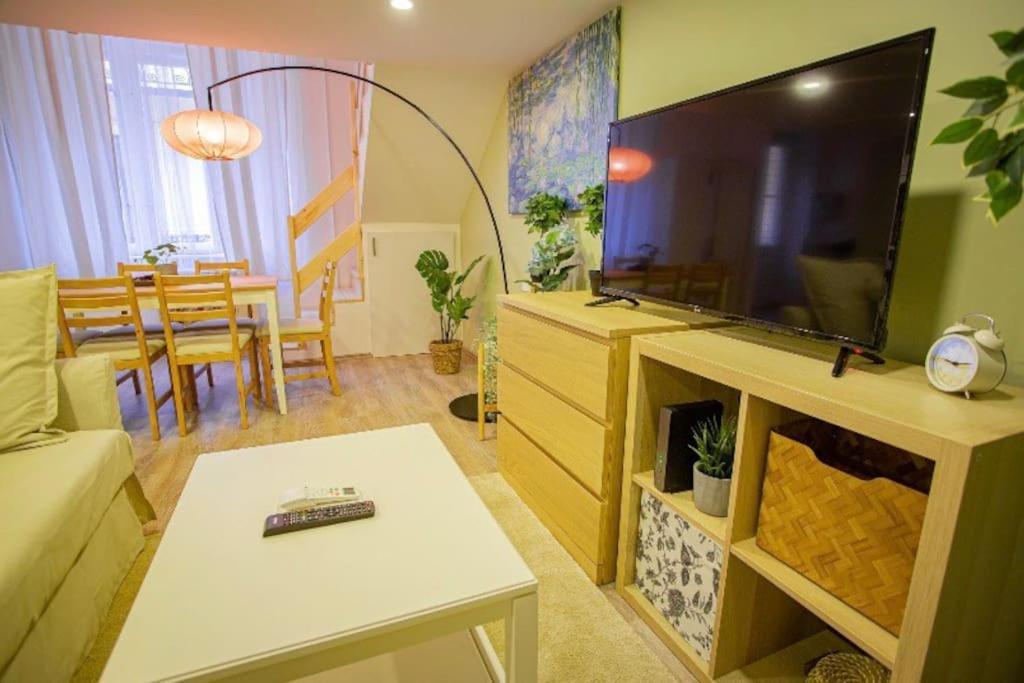 Cosy 2 Bedroom Flat In Akacfa St., Sol Budapešť Exteriér fotografie