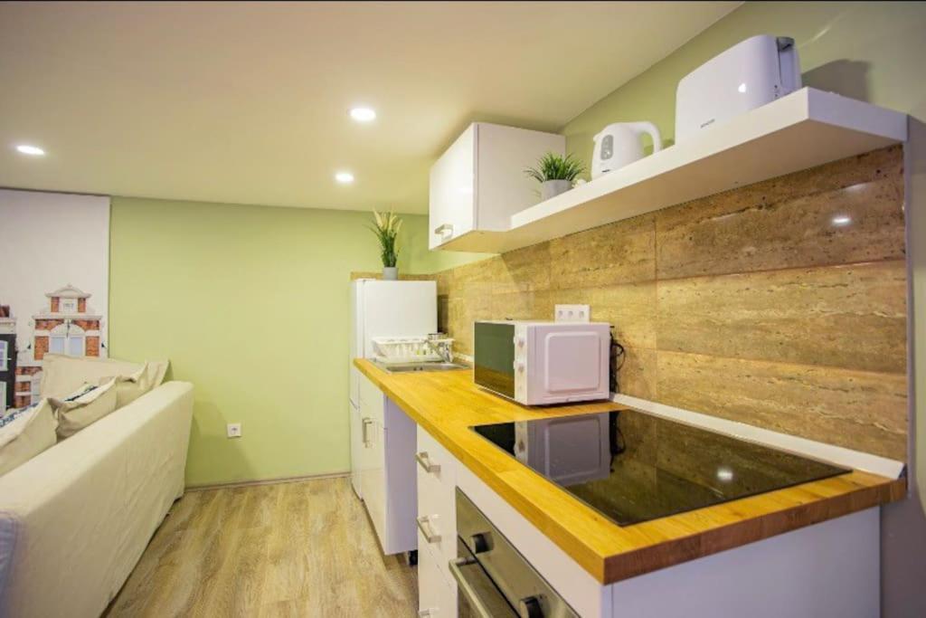 Cosy 2 Bedroom Flat In Akacfa St., Sol Budapešť Exteriér fotografie